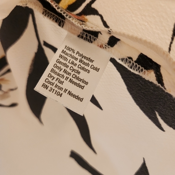 Madison floral print top Women's size small - Picture 3 of 9